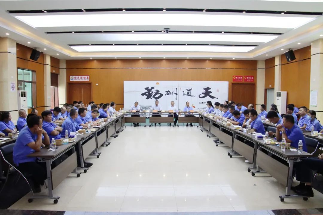 海南礦業(yè)召開(kāi)“七一”座談會(huì) 憶黨史感黨恩話發(fā)展