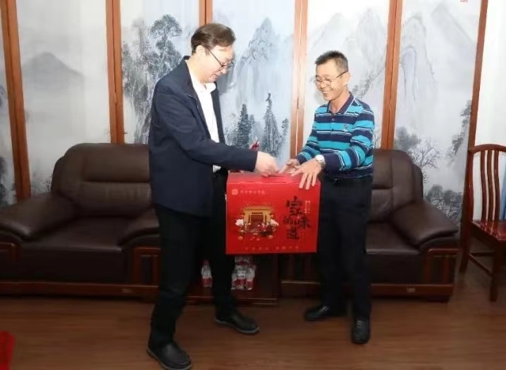 海南省總工會(huì)到海南礦業(yè)開展新春慰問