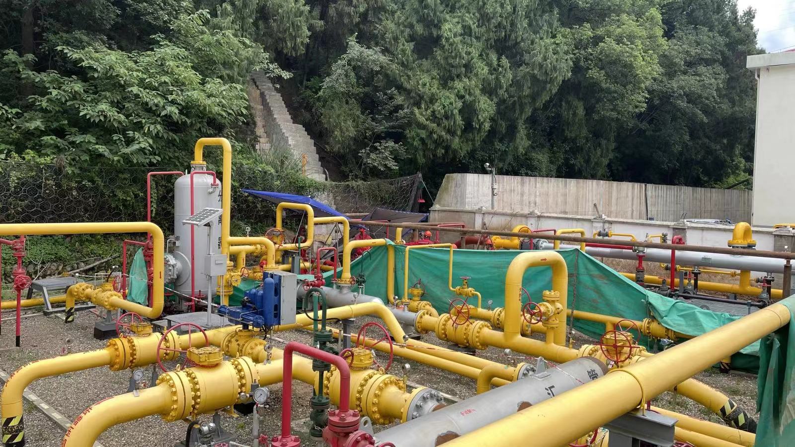 洛克石油八角場(chǎng)氣田聯(lián)合碰口作業(yè)取得圓滿成功