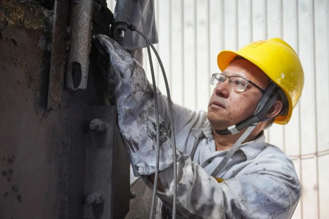 喜報(bào) | 海南礦業(yè)員工陳用利被授予“海南省勞動(dòng)模范稱號(hào)”